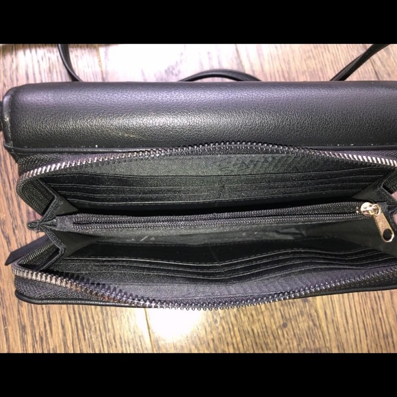 Convertable Crossbody/Clutch Purse - Picture 6 of 7